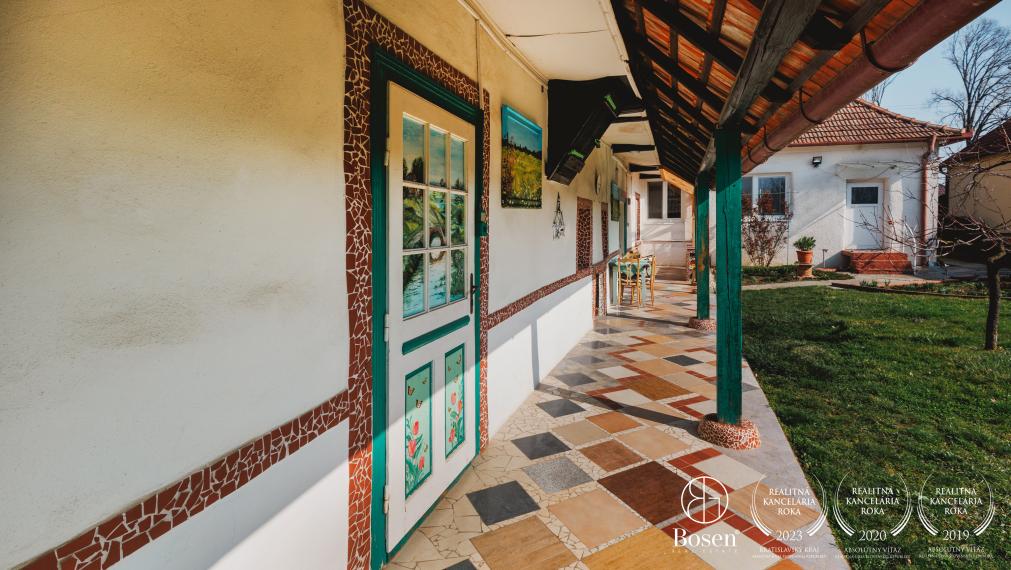 BOSEN | REZERVOVANÉ | RD s letnou kuchyňou na 10-árovom pozemku, Močenok