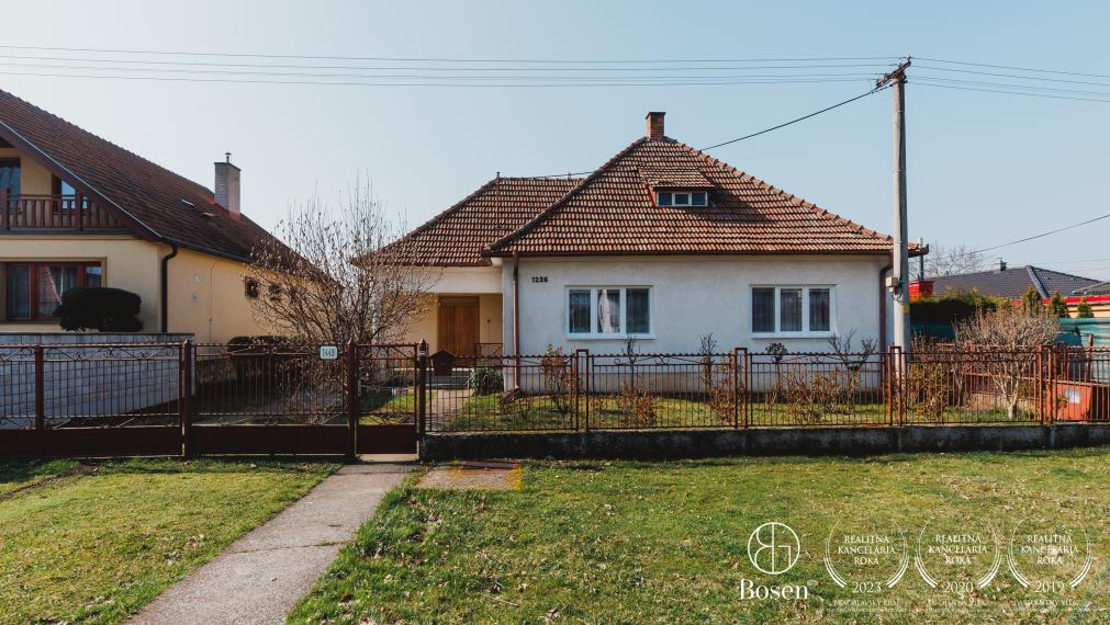 BOSEN | REZERVOVANÉ | RD s letnou kuchyňou na 10-árovom pozemku, Močenok