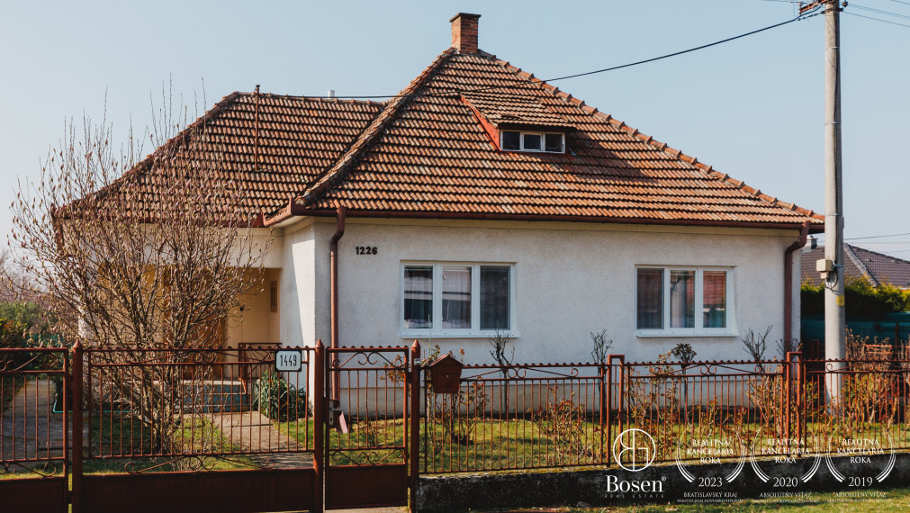 BOSEN | REZERVOVANÉ | RD s letnou kuchyňou na 10-árovom pozemku, Močenok