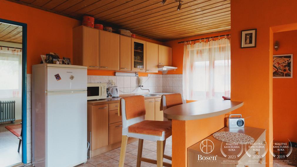 BOSEN | Rodinný dom s 10 árovým pozemkom v obci Čechy