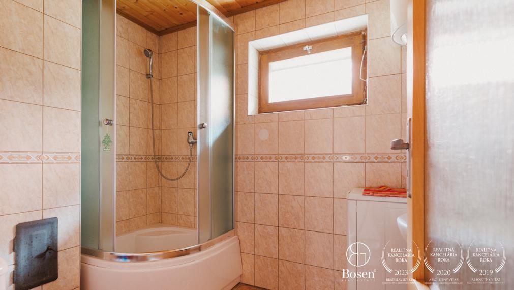 BOSEN | Rodinný dom s 10 árovým pozemkom v obci Čechy