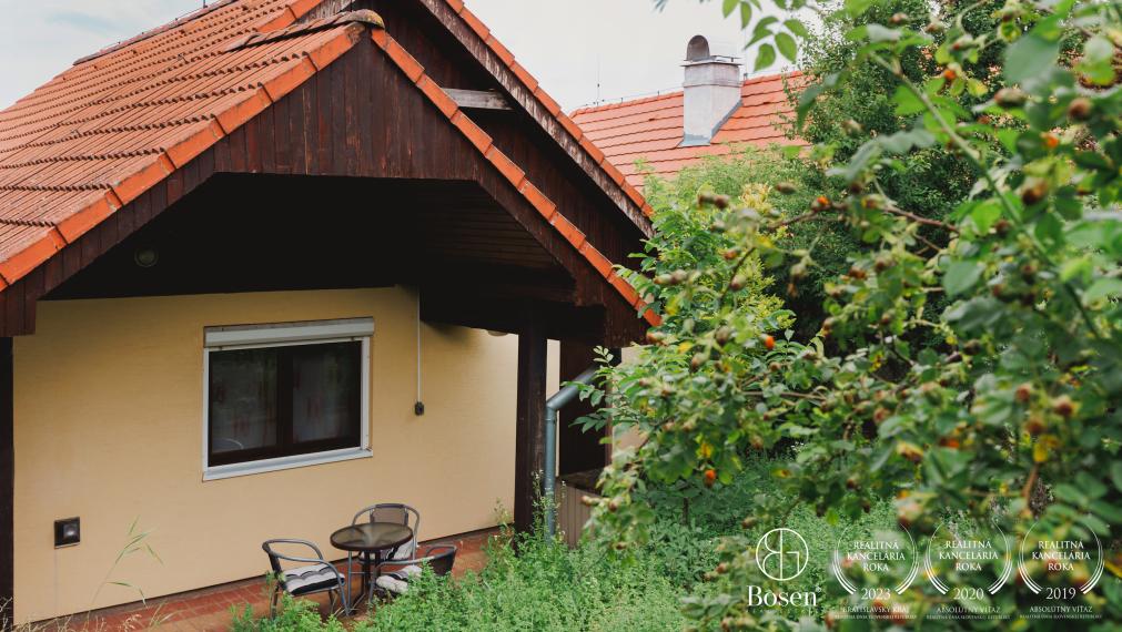 BOSEN | Rodinný dom s 10 árovým pozemkom v obci Čechy