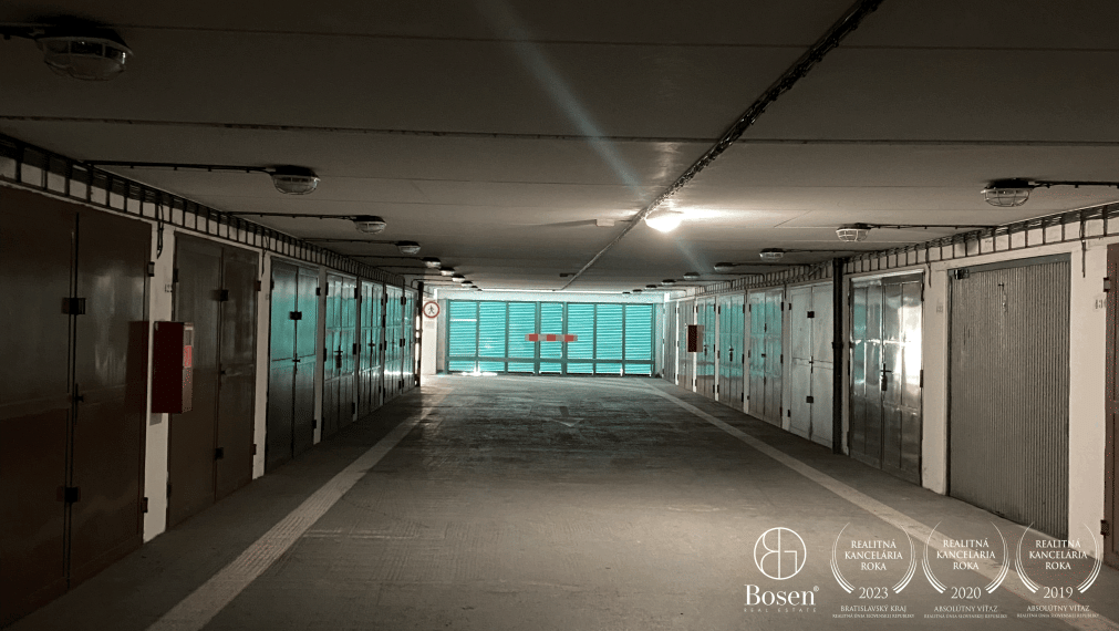 BOSEN | PREDANÉ dvoj-garáž, Petržalka - Wolkrova ul.