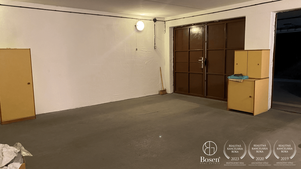 BOSEN | PREDANÉ dvoj-garáž, Petržalka - Wolkrova ul.