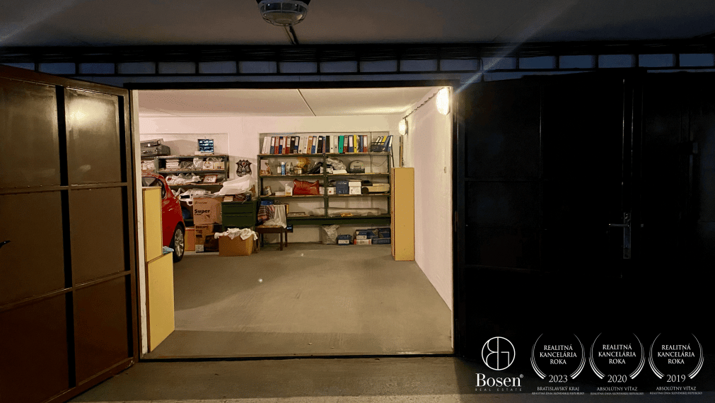 BOSEN | PREDANÉ dvoj-garáž, Petržalka - Wolkrova ul.