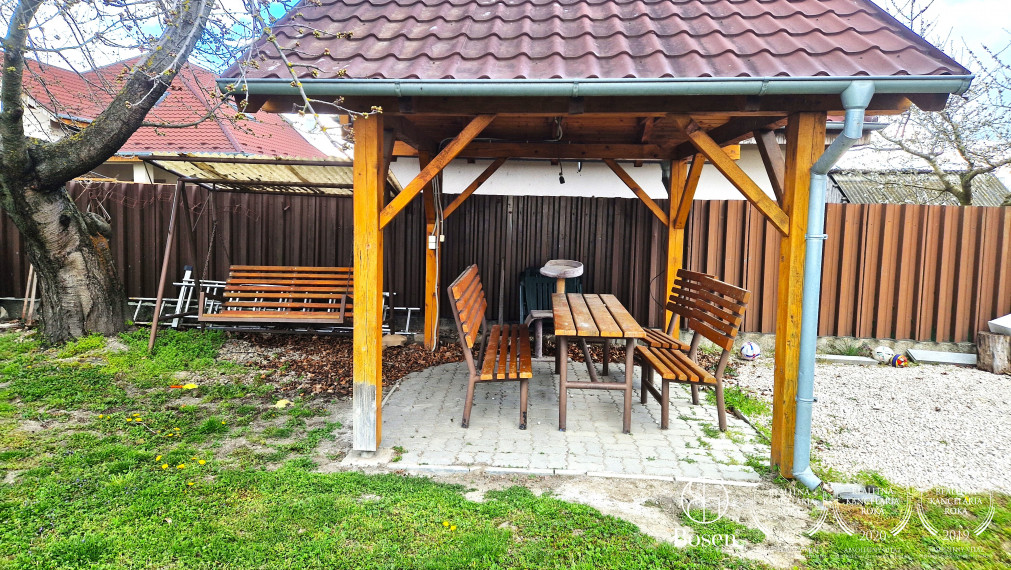 BOSEN | Rodinný dom s dvoma bytovými jednotkami