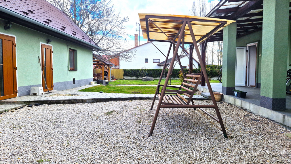BOSEN | Rodinný dom s dvoma bytovými jednotkami