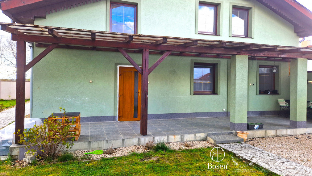 BOSEN | Rodinný dom s dvoma bytovými jednotkami