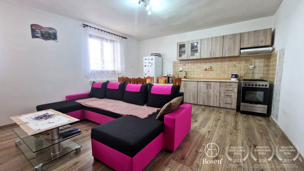 BOSEN | Rodinný dom s dvoma bytovými jednotkami