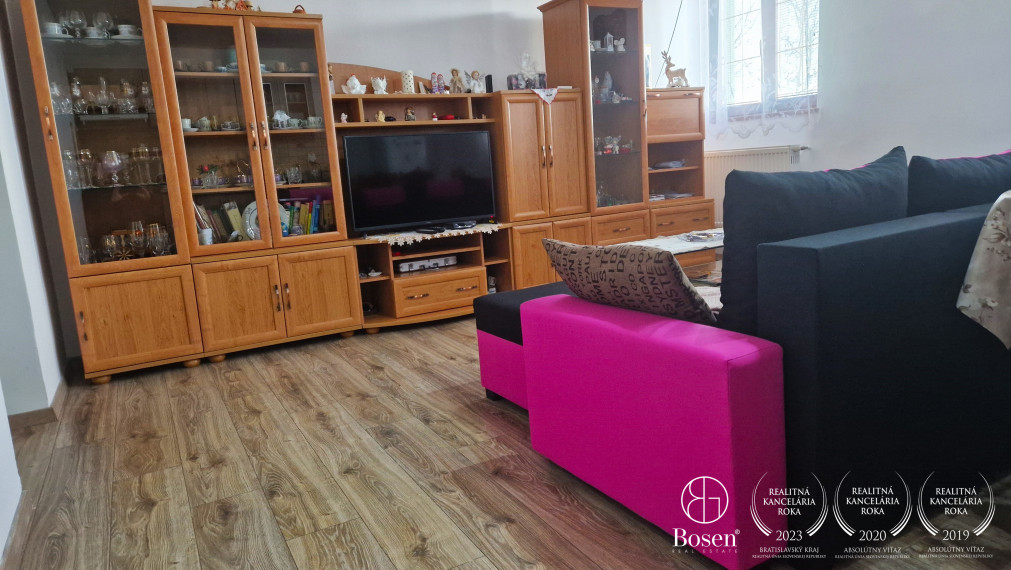 BOSEN | Rodinný dom s dvoma bytovými jednotkami