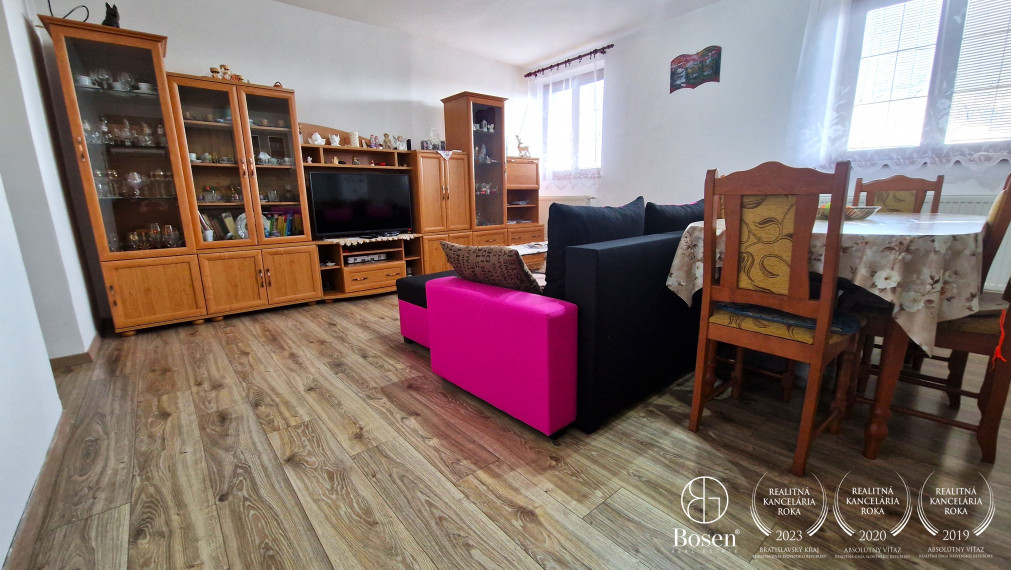 BOSEN | Rodinný dom s dvoma bytovými jednotkami