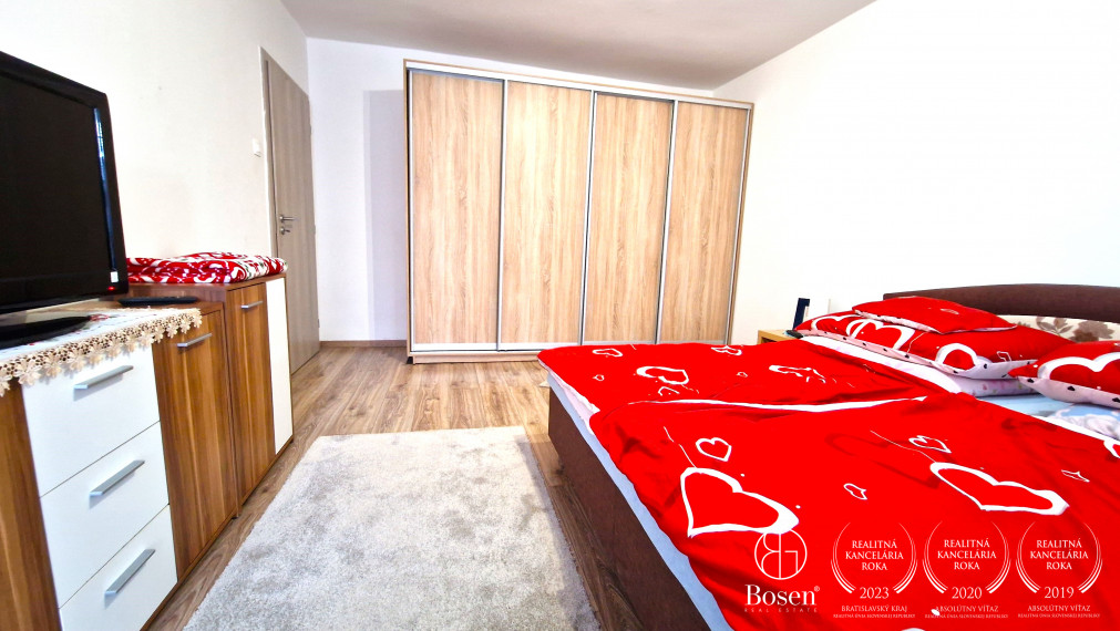 BOSEN | Rodinný dom s dvoma bytovými jednotkami