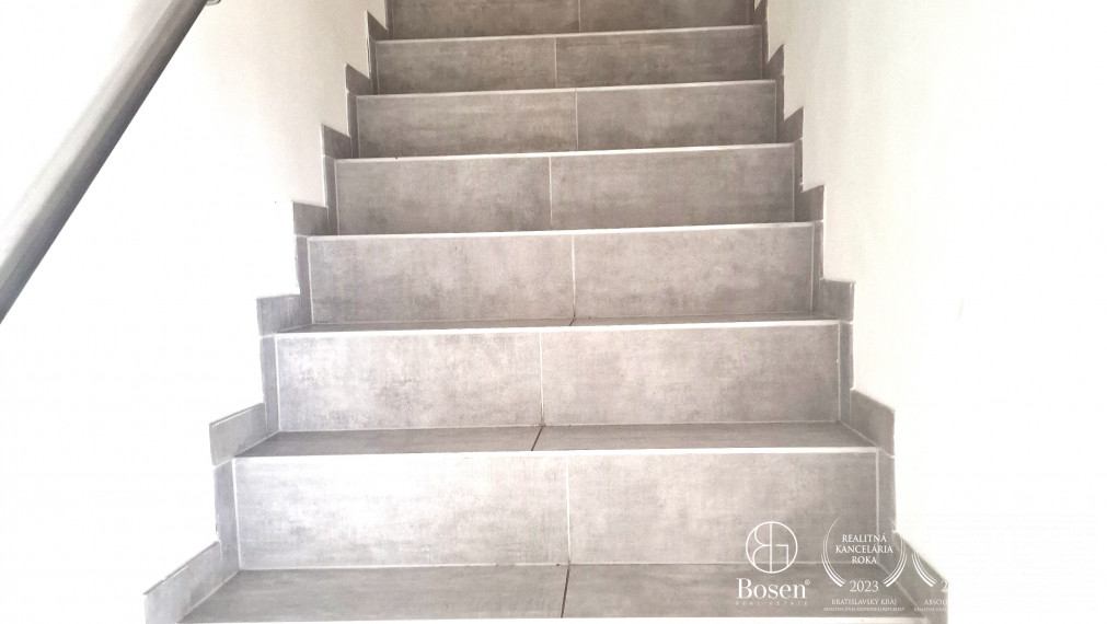 BOSEN | Rodinný dom s dvoma bytovými jednotkami