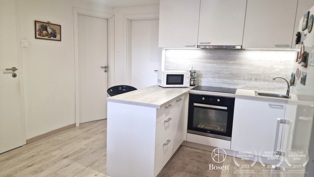 BOSEN | Rodinný dom s dvoma bytovými jednotkami