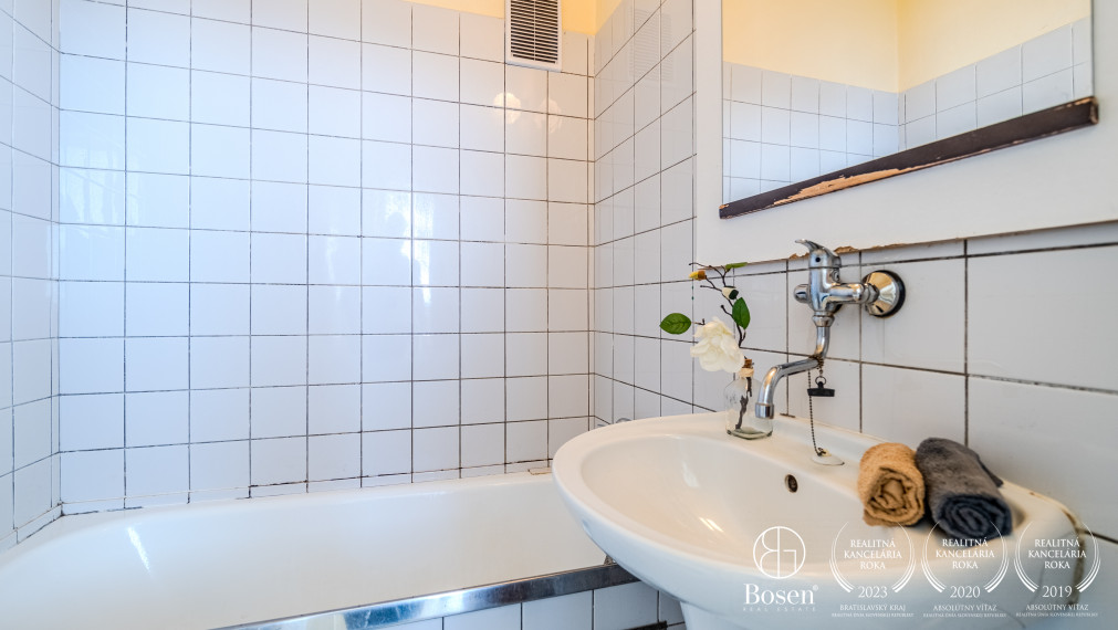 BOSEN | PRENAJATÉ Priestranný 2 -izb. byt Rezedová ulica, Ružinov,balkón