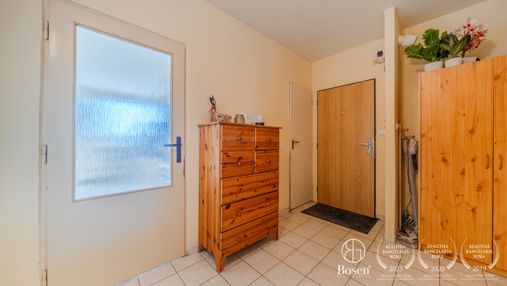 BOSEN | PRENAJATÉ Priestranný 2 -izb. byt Rezedová ulica, Ružinov,balkón