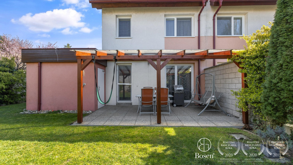 Trojpodlažný, priestranný rodinný dom so záhradou a garážou