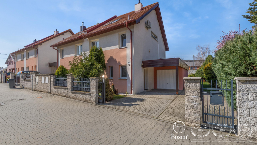 Trojpodlažný, priestranný rodinný dom so záhradou a garážou