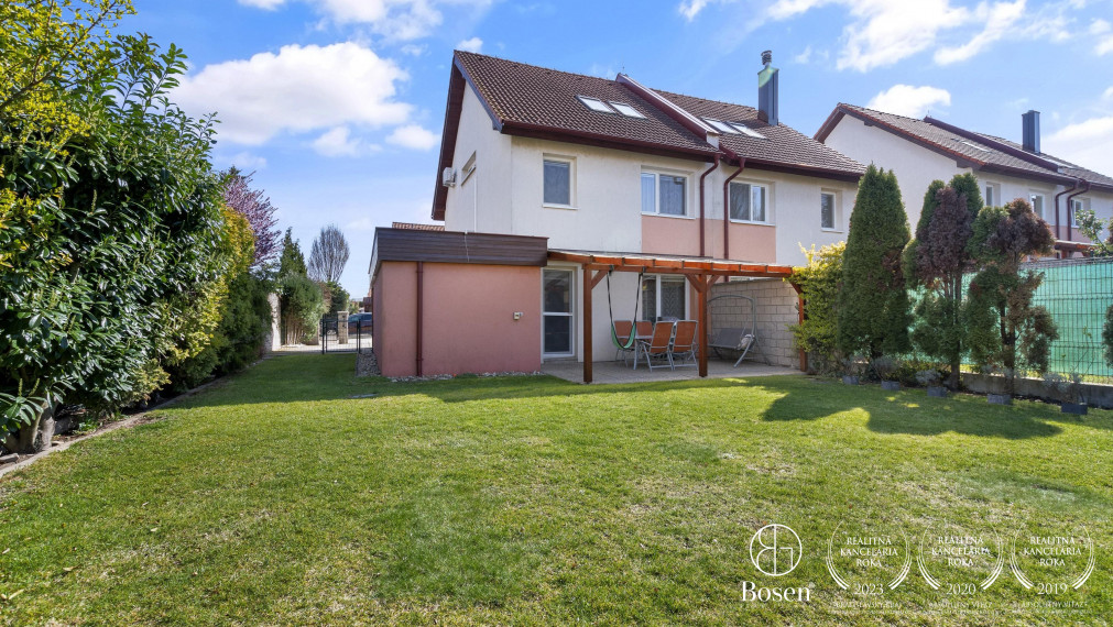 Trojpodlažný, priestranný rodinný dom so záhradou a garážou