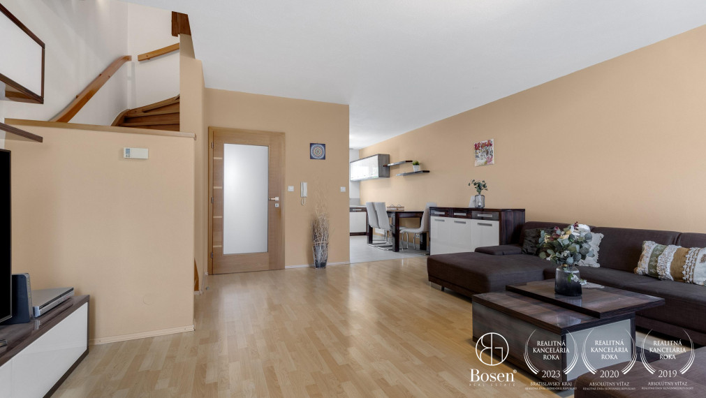 Trojpodlažný, priestranný rodinný dom so záhradou a garážou