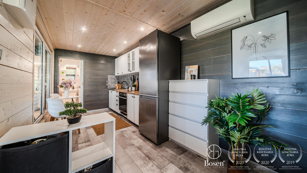 BOSEN | Na predaj pozemok s 2-izbovou chatou na Agátovej ulici, Šenkvice, 952 m2