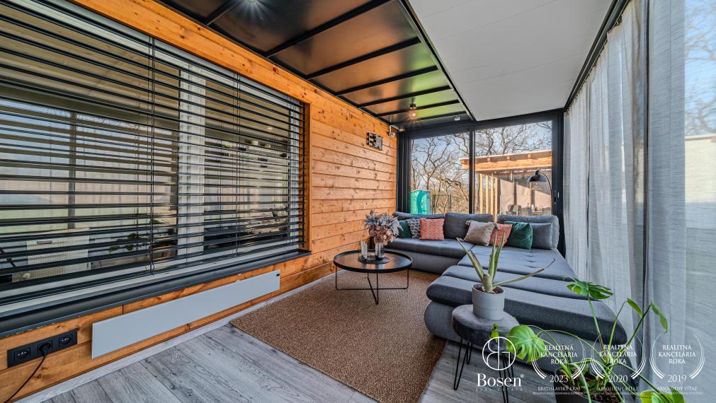 BOSEN | Na predaj pozemok s 2-izbovou chatou na Agátovej ulici, Šenkvice, 952 m2