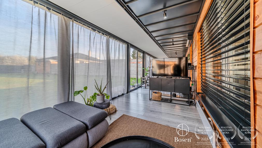 BOSEN | Na predaj pozemok s 2-izbovou chatou na Agátovej ulici, Šenkvice, 952 m2