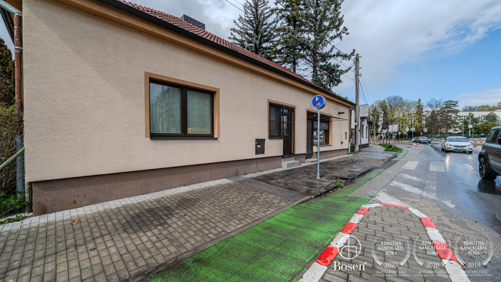 REZERVOVANÝ BOSEN I 5-izbový rodinný dom v centre Trnavy s obchodný priestorom priamo v dome