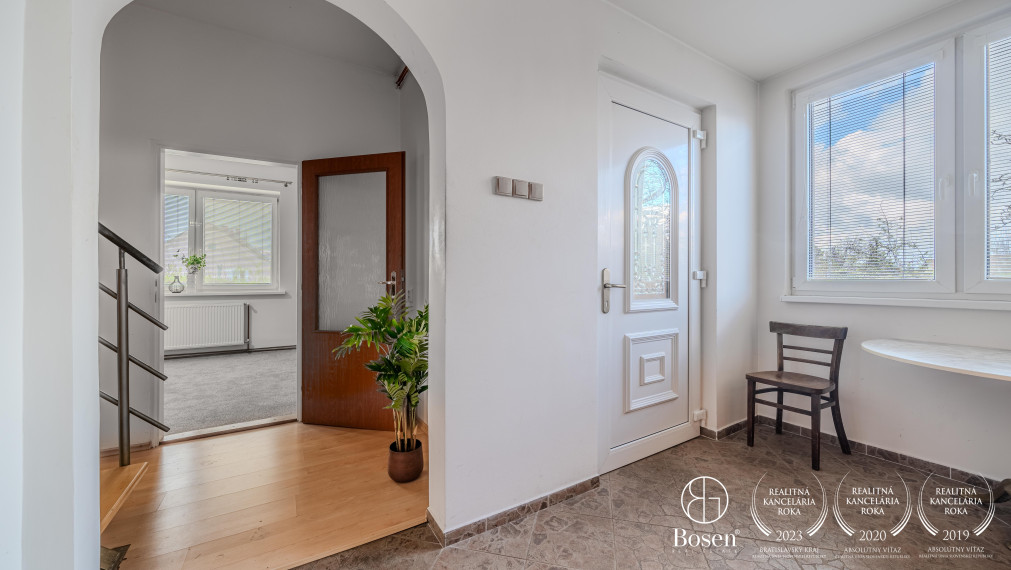 REZERVOVANÝ BOSEN I 5-izbový rodinný dom v centre Trnavy s obchodný priestorom priamo v dome