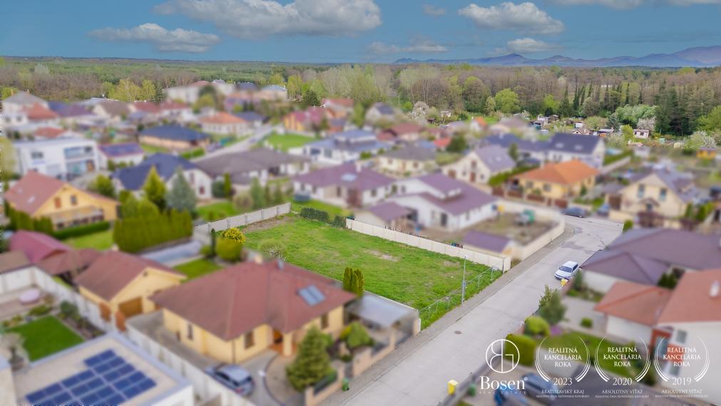 BOSEN| Na predaj pozemok na výstavbu rodinného domu s projektom, Malacky - Padzelek