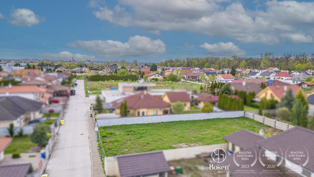 BOSEN| Na predaj pozemok na výstavbu rodinného domu s projektom, Malacky - Padzelek
