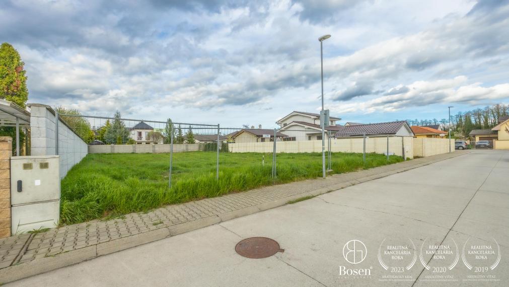 BOSEN| Na predaj pozemok na výstavbu rodinného domu s projektom, Malacky - Padzelek