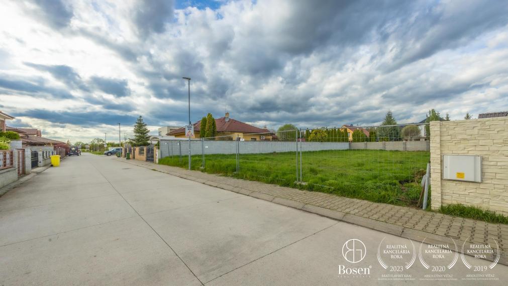BOSEN| Na predaj pozemok na výstavbu rodinného domu s projektom, Malacky - Padzelek