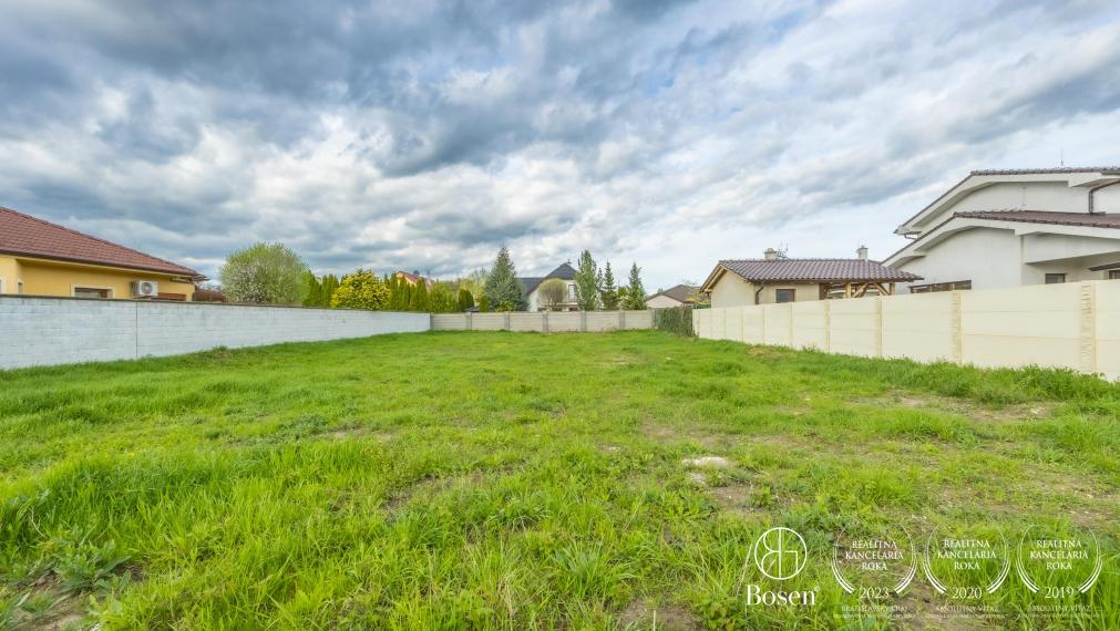 BOSEN| Na predaj pozemok na výstavbu rodinného domu s projektom, Malacky - Padzelek