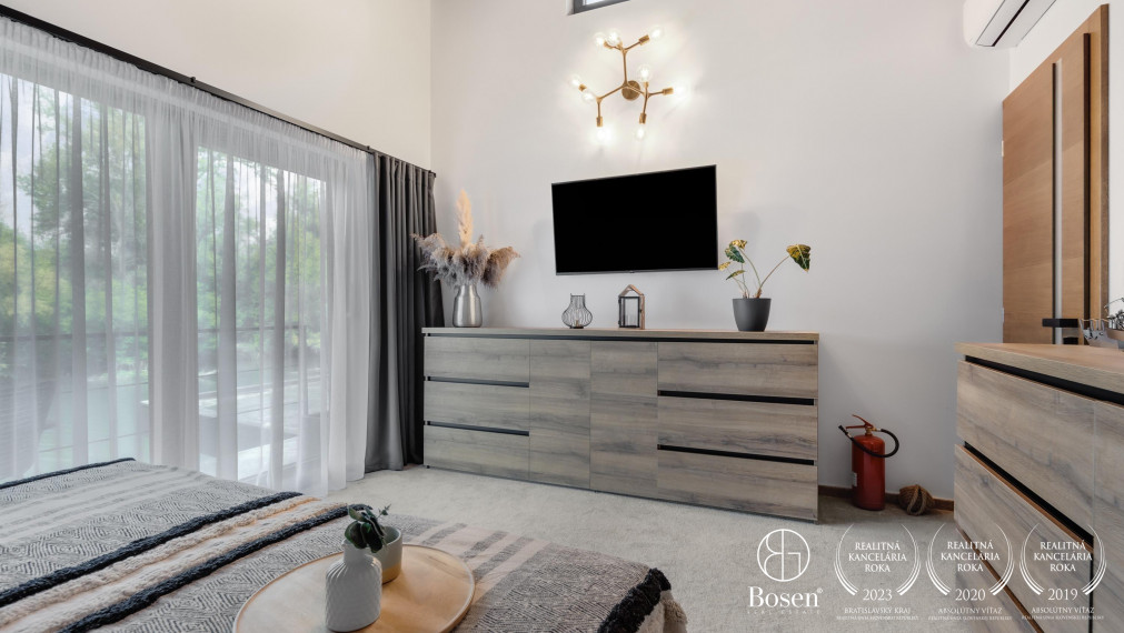 BOSEN | PREDAJ luxusný 4 izbový hausbót na brehu Jaroveckého ramena, Bratislava