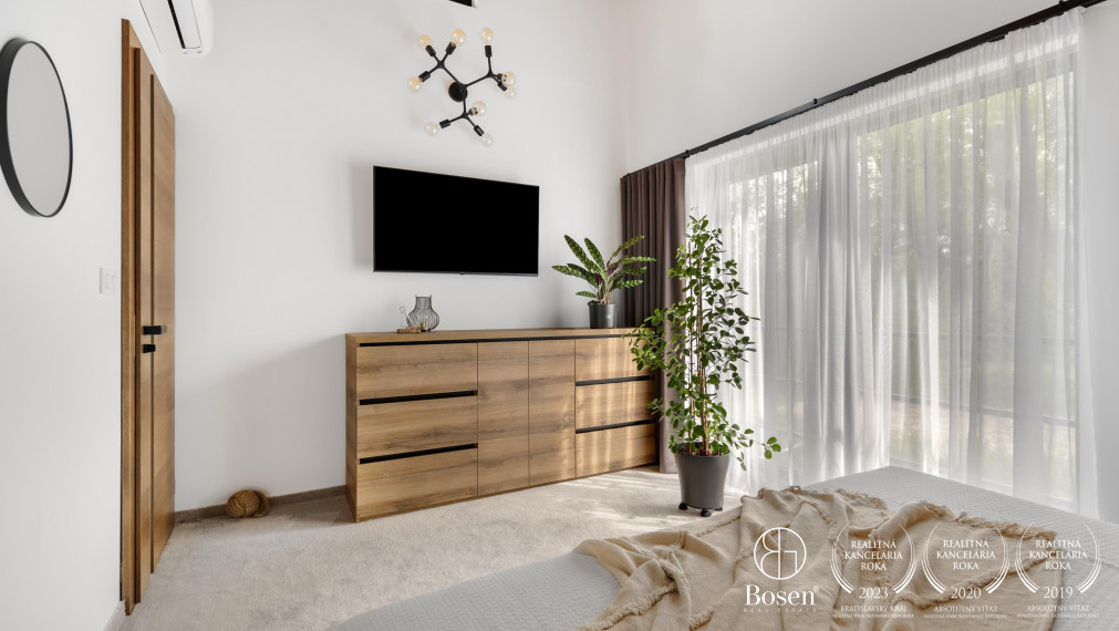 BOSEN | PREDAJ luxusný 4 izbový hausbót na brehu Jaroveckého ramena, Bratislava