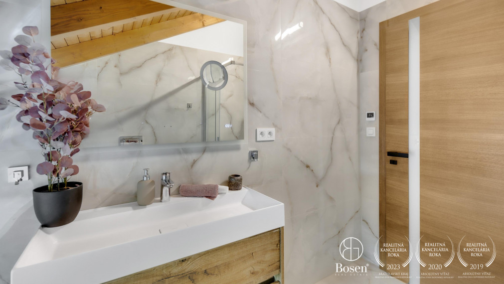 BOSEN | PREDAJ luxusný 4 izbový hausbót na brehu Jaroveckého ramena, Bratislava