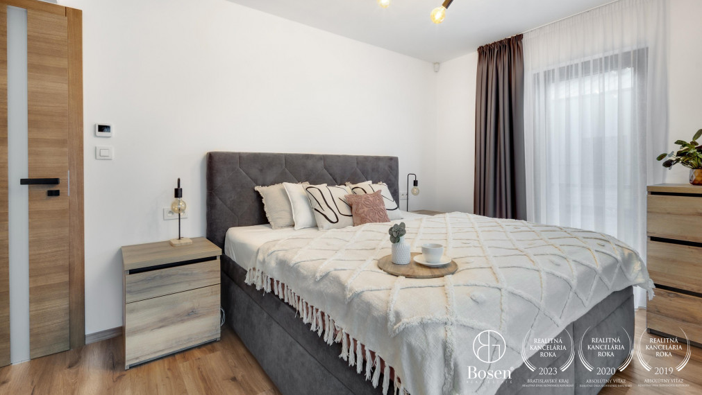 BOSEN | PREDAJ luxusný 4 izbový hausbót na brehu Jaroveckého ramena, Bratislava