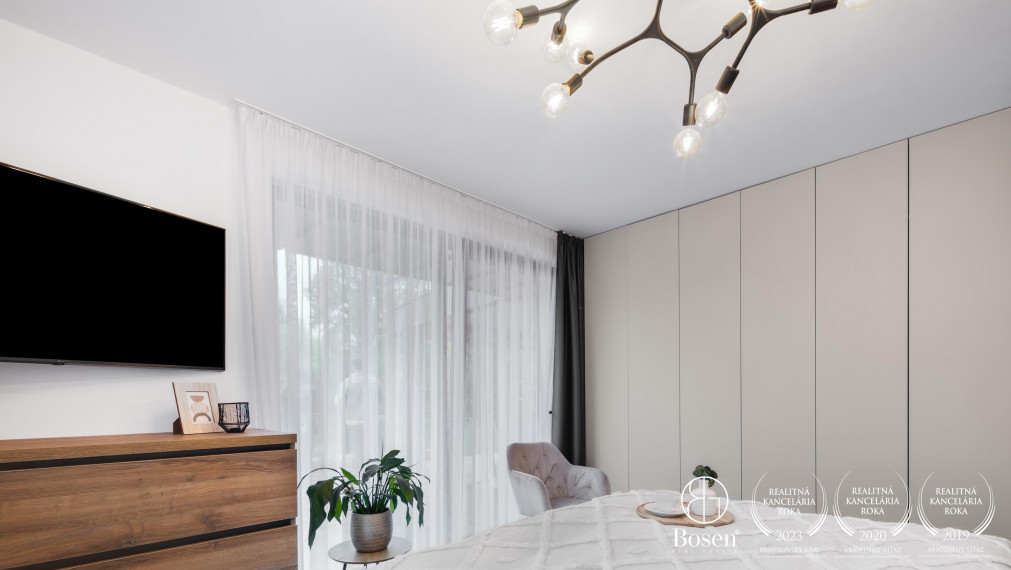 BOSEN | PREDAJ luxusný 4 izbový hausbót na brehu Jaroveckého ramena, Bratislava