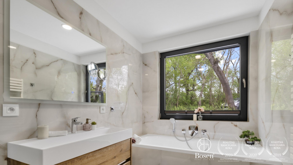 BOSEN | PREDAJ luxusný 4 izbový hausbót na brehu Jaroveckého ramena, Bratislava