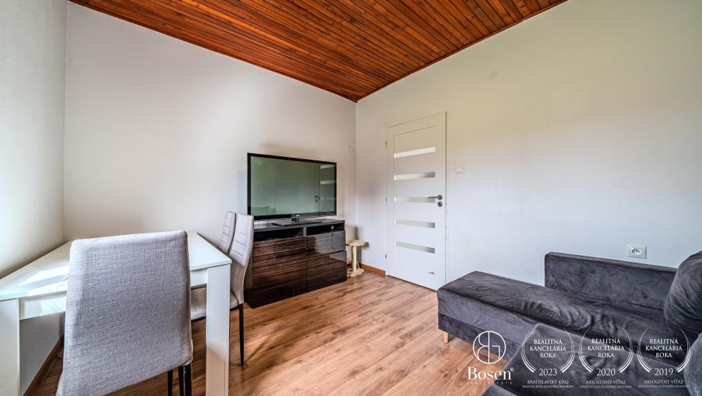 BOSEN | Na predaj rodinný dom s veľkým pozemkom Šúrovce