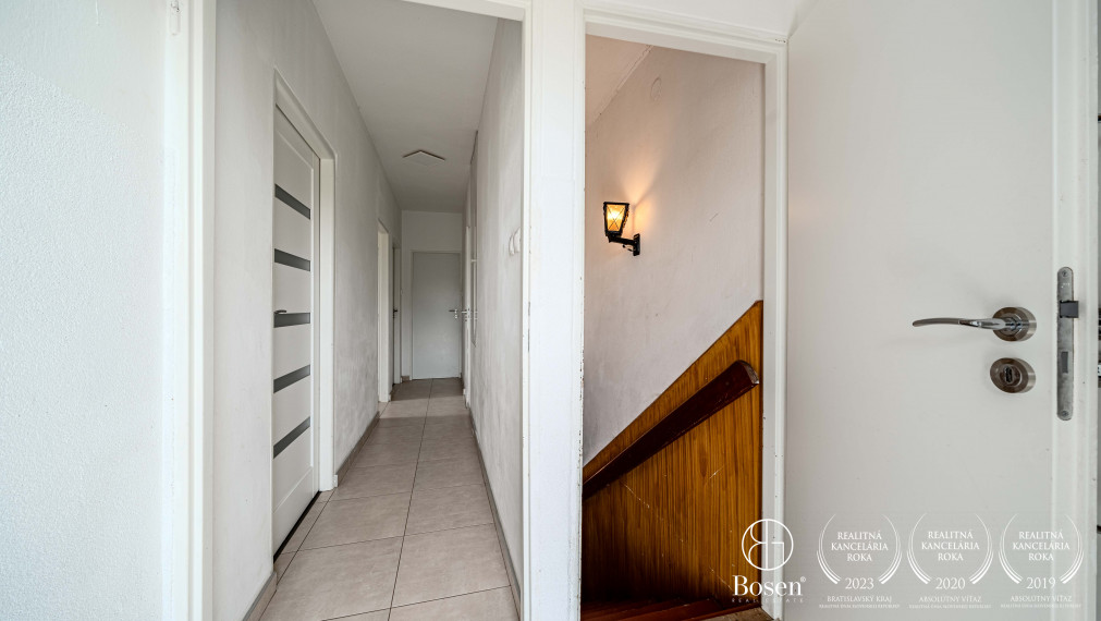 BOSEN | Na predaj rodinný dom s veľkým pozemkom Šúrovce