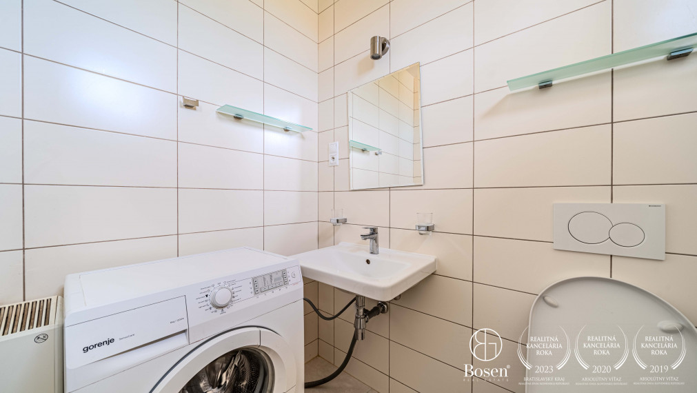 BOSEN | Na predaj rodinný dom s veľkým pozemkom Šúrovce