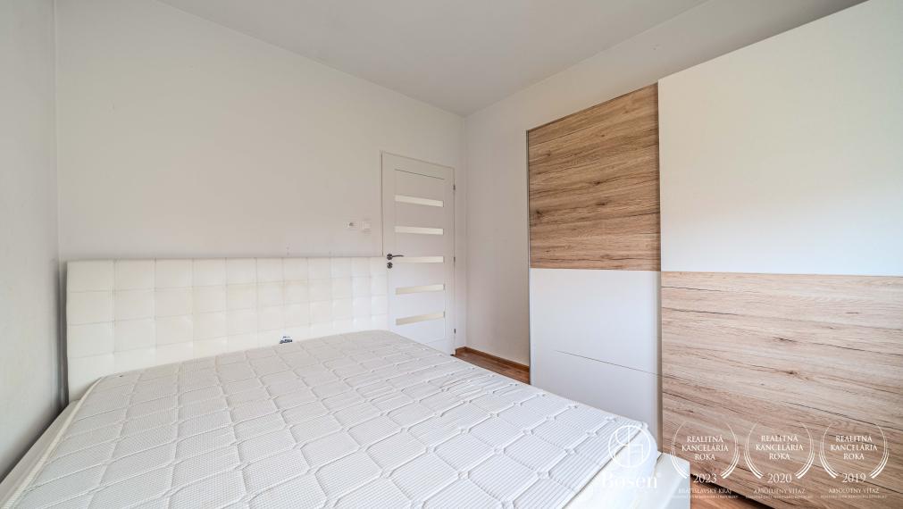 BOSEN | Na predaj rodinný dom s veľkým pozemkom Šúrovce