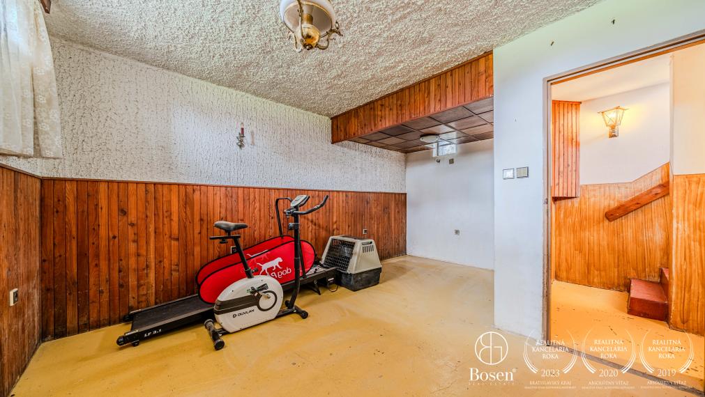 BOSEN | Na predaj rodinný dom s veľkým pozemkom Šúrovce