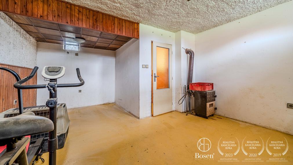 BOSEN | Na predaj rodinný dom s veľkým pozemkom Šúrovce