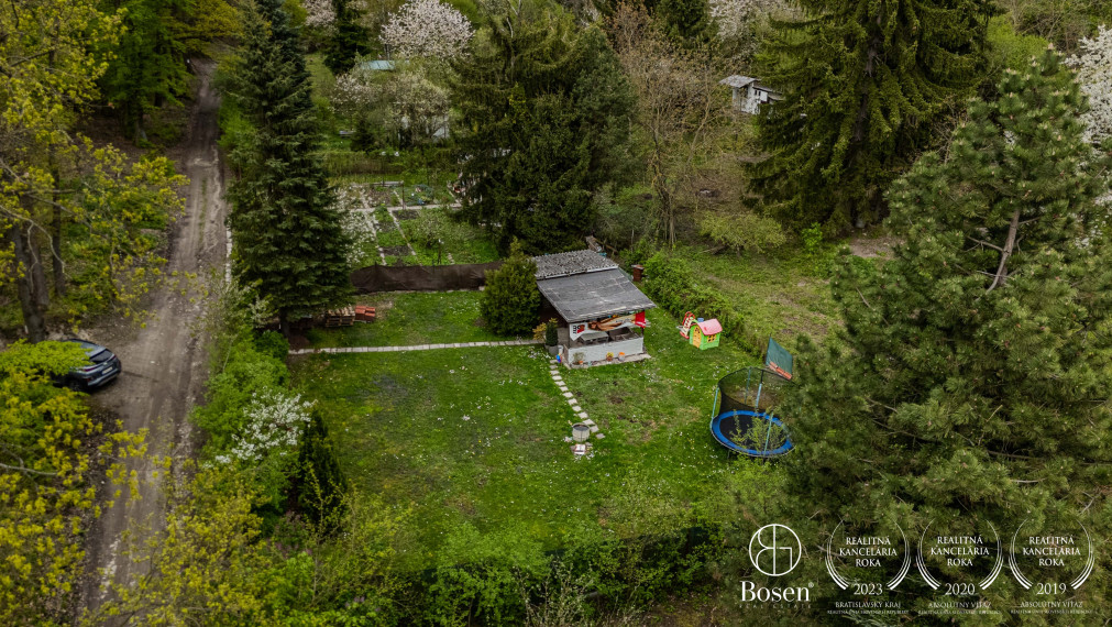 BOSEN | Na predaj udržiavaná záhrada, Karlová Ves, 390 m2