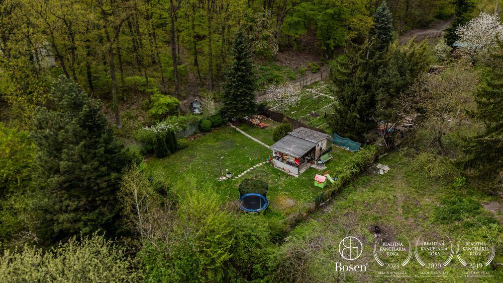 BOSEN | Na predaj udržiavaná záhrada, Karlová Ves, 390 m2