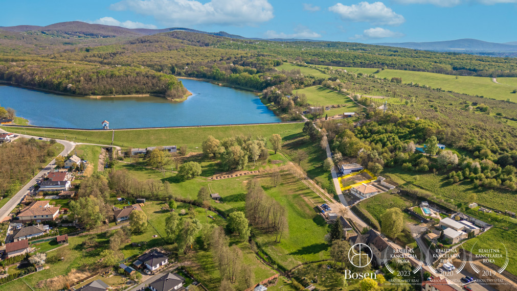 Rezervované! BOSEN| Na predaj: Pozemok s právoplatným stavebným povolením, Zvončínska ulica