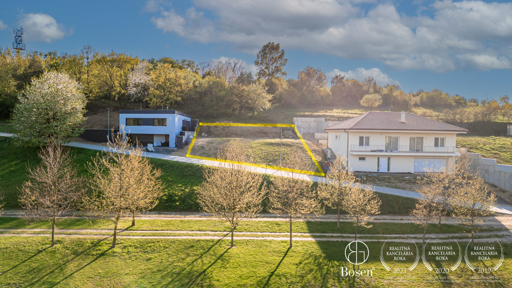Rezervované! BOSEN| Na predaj: Pozemok s právoplatným stavebným povolením, Zvončínska ulica
